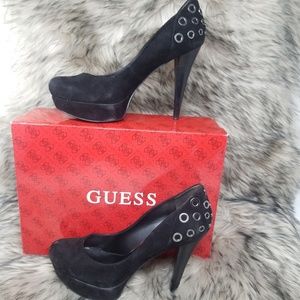 Guess 7.5 Black Suede Pump